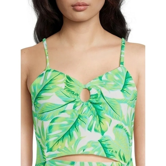 Madden NYC Juniors Sleeveless Keyhole Romper 💕 - Picture 2 of 10